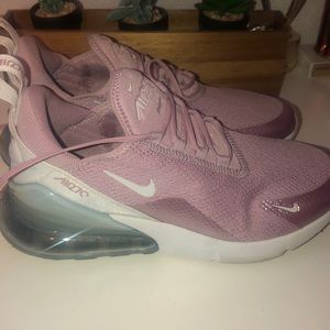 Women’s Air Max 270’s Elemental Rose size 7.5